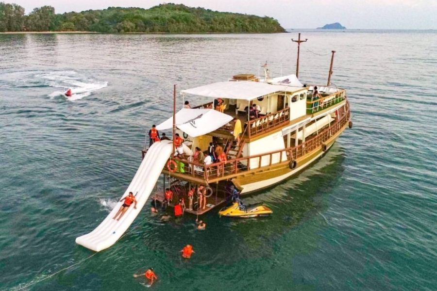 James Bond Island Big Boat – Mid-Range