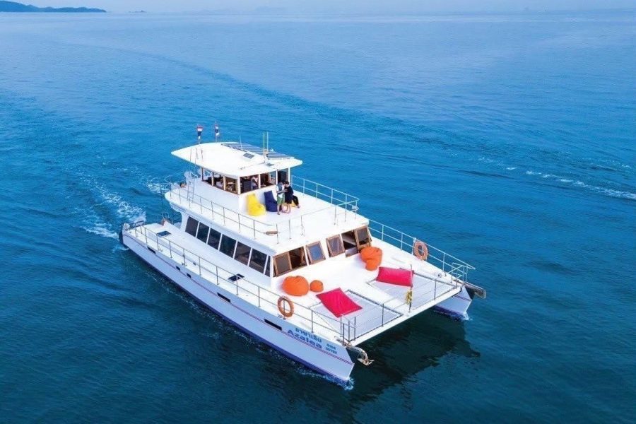 Private Luxury Boat – Coral Island (Vodka)