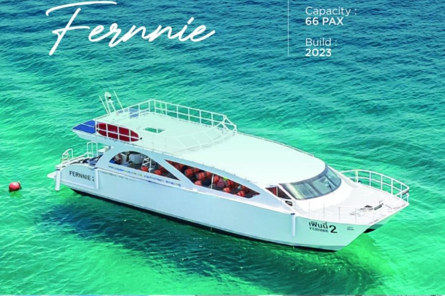 James Bond Power Catamaran – Mid-Range
