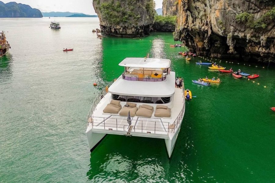 James Bond Air-Conditioned Boat – Luxury